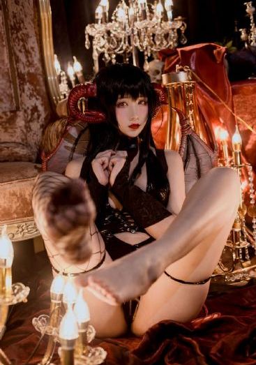 美女光屁屁露全身
