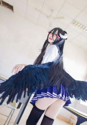 不扣钮的女孩